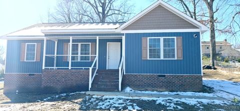 A home in Colonial Heights