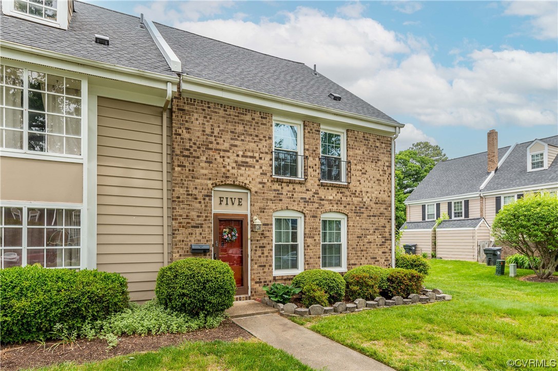 Photo 2 of 32 of 5 Skipwith Green Circle townhome