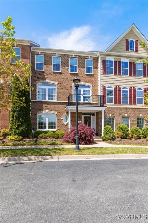 3702 Maher Manor