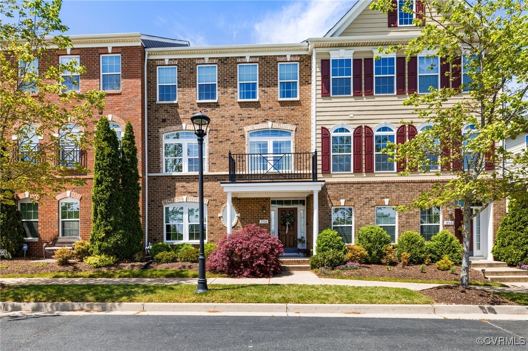 3702 Maher Manor