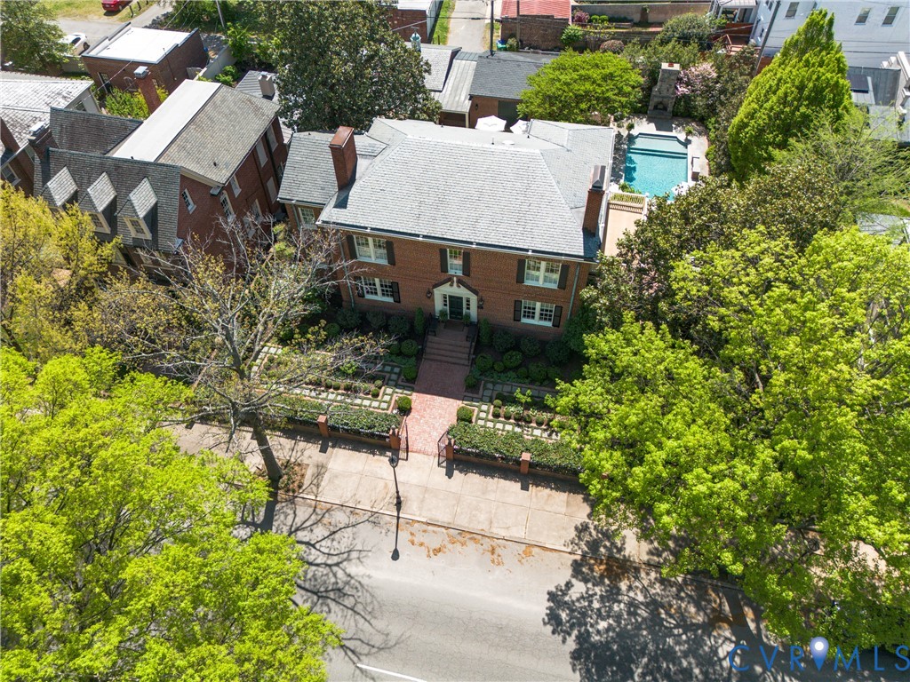 3319 Monument Avenue