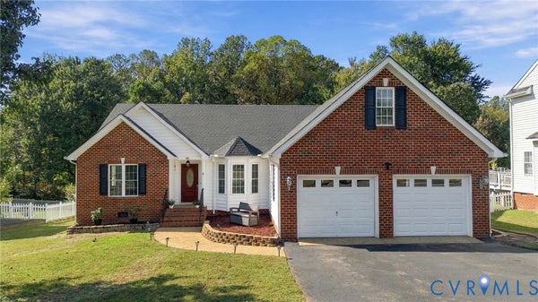8119 CASTLE GROVE DR, MECHANICSVILLE, VA 23111 - Image b9571bc24ac1dc1c9e1bc191018d1e37/2316734091