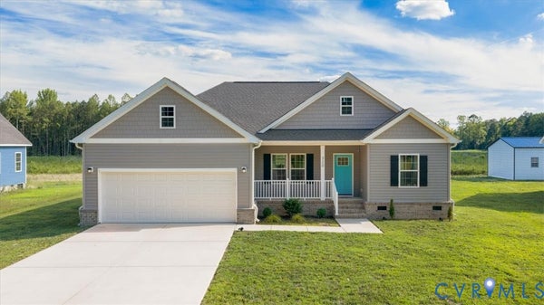 320 BANK ST, WAVERLY, VA 23890 - Image b95b9bad2b71677be542aff05b0eac91/548244376