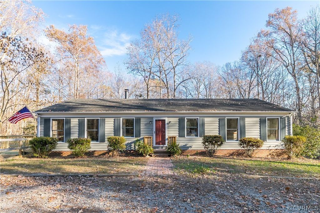 Photo for 8241 Kenleigh Ct, New Kent, VA 23141 (MLS # 2231286)