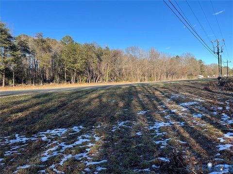 Tiny photo for patrick Henry Highwa Patrick Henry Highway, Amelia, VA 23002 (MLS # 2603442)