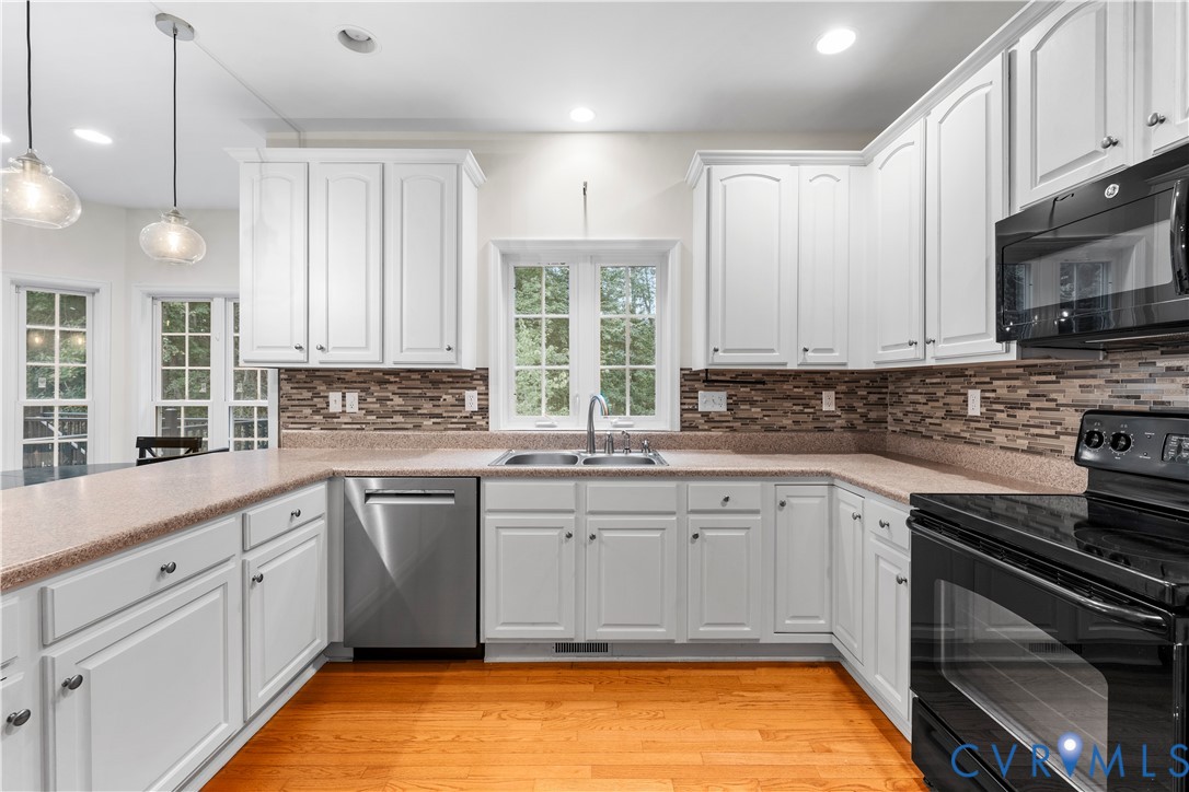 Midlothian, Virginia 23114, United States, 5 Bedrooms Bedrooms, ,4 BathroomsBathrooms,Residential,Active,224424