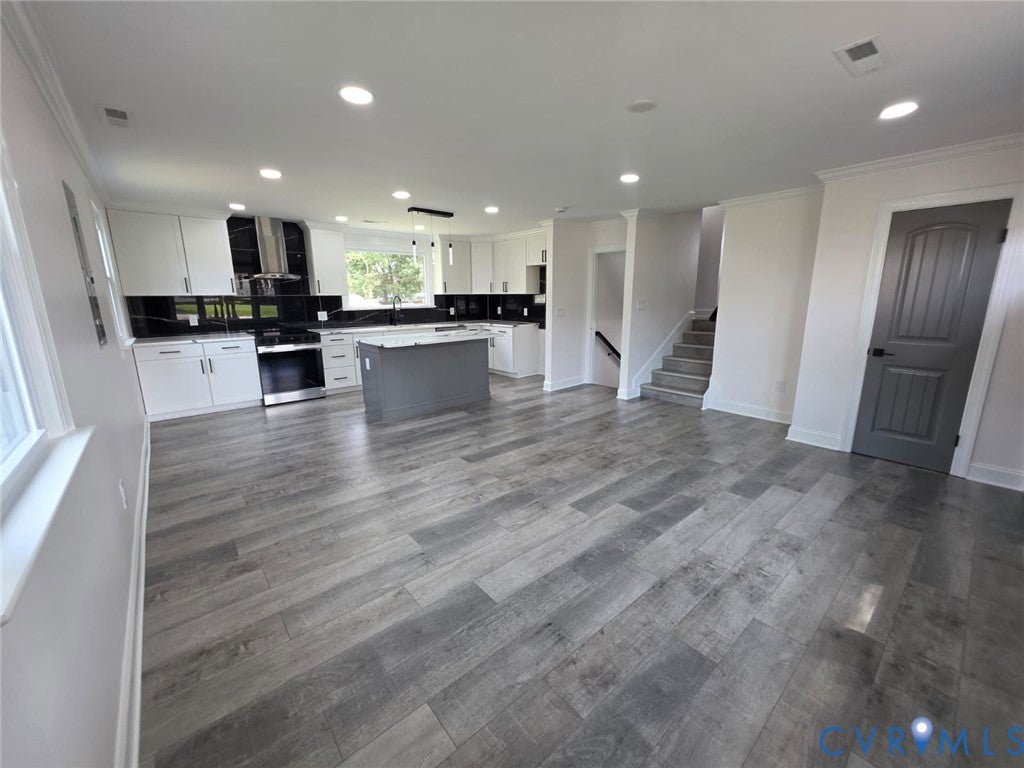 16109 Meridian Avenue