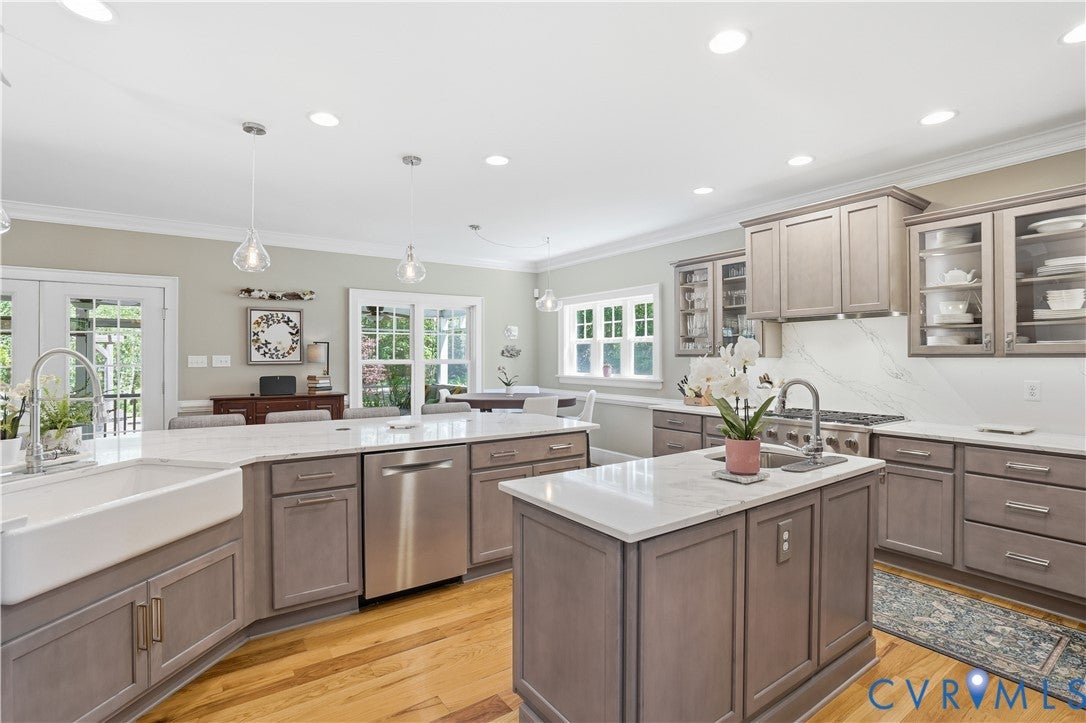 4818 Queen Carolyn Lane