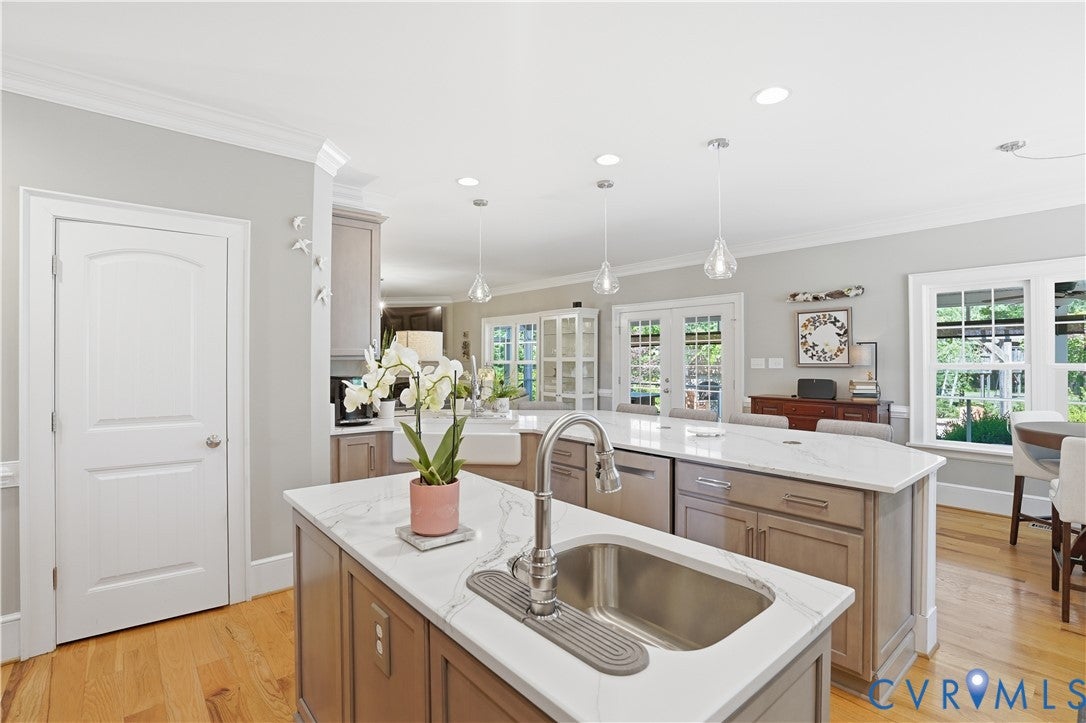 4818 Queen Carolyn Lane