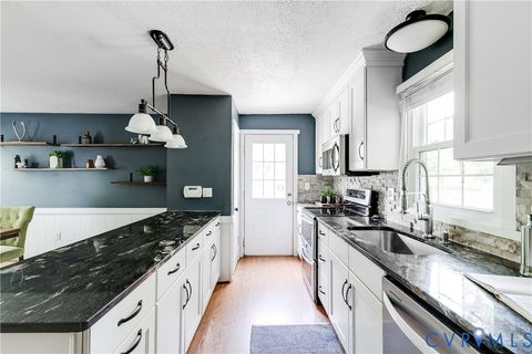 Tiny photo for 510 Overcliff Court, Midlothian, VA 23114 (MLS # 2616991)