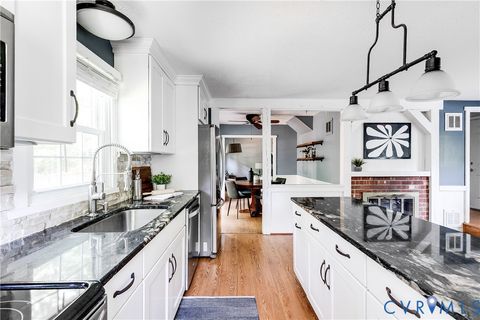 Tiny photo for 510 Overcliff Court, Midlothian, VA 23114 (MLS # 2616991)