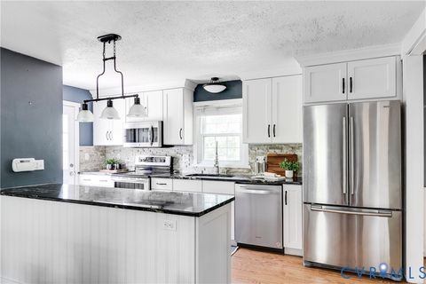 Tiny photo for 510 Overcliff Court, Midlothian, VA 23114 (MLS # 2616991)