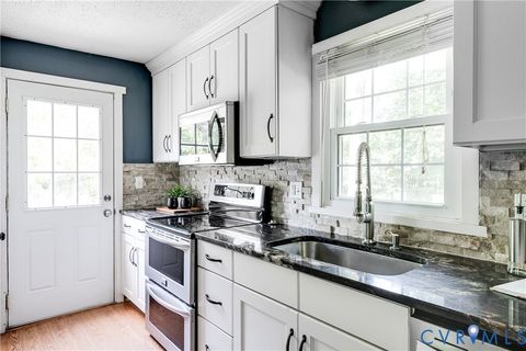 Tiny photo for 510 Overcliff Court, Midlothian, VA 23114 (MLS # 2616991)