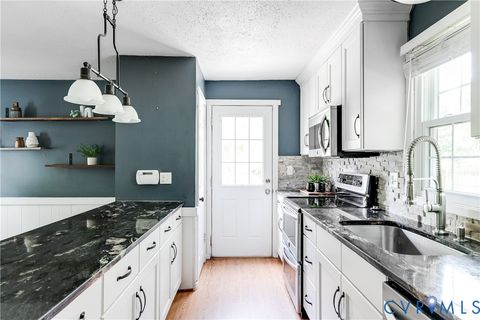 Tiny photo for 510 Overcliff Court, Midlothian, VA 23114 (MLS # 2616991)