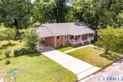 Photo of 401 7th Street, Blackstone, VA 23824 (MLS # 2614563)