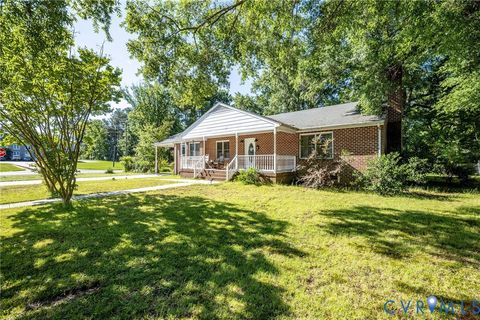 Tiny photo for 401 7th Street, Blackstone, VA 23824 (MLS # 2614563)