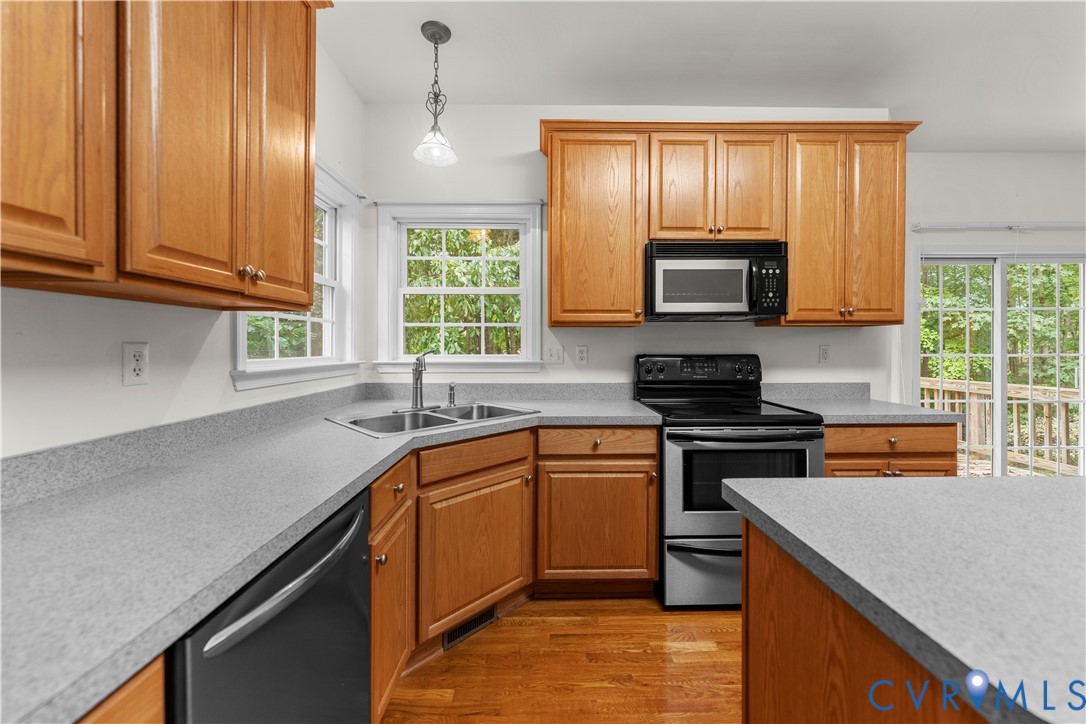 Midlothian, Virginia 23112, United States, 4 Bedrooms Bedrooms, ,3 BathroomsBathrooms,Residential,Active,222013