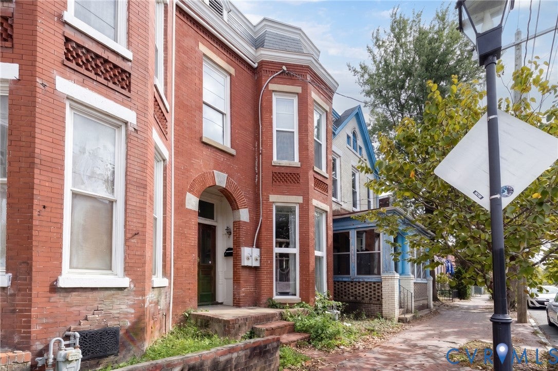 908 W Clay Street