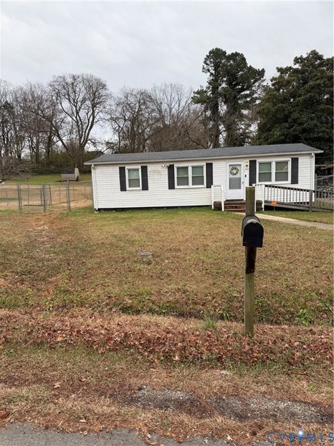Tiny photo for 501 W 3rd Street, Chase City, VA 23924 (MLS # 2532978)