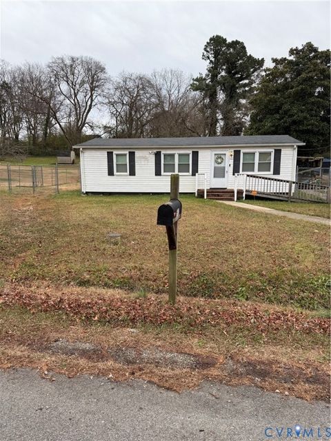 Tiny photo for 501 W 3rd Street, Chase City, VA 23924 (MLS # 2532978)