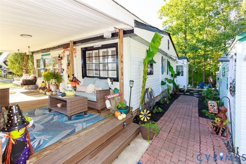 Tiny photo for 489 James River Overview, Spring Grove, VA 23881 (MLS # 2629231)