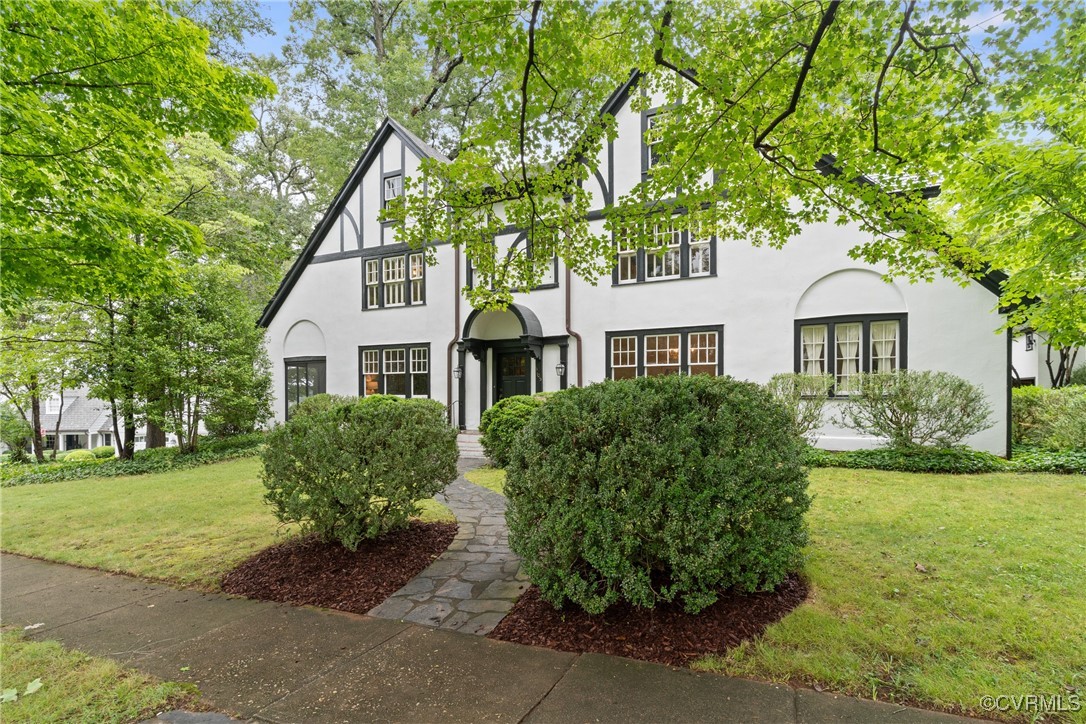 5105 Riverside Drive