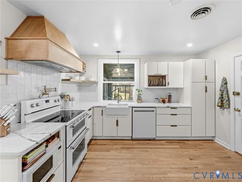 Tiny photo for 501 Paddington Drive, Midlothian, VA 23114 (MLS # 2606043)