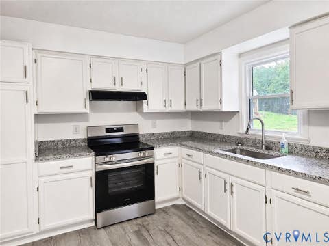 Tiny photo for 915 2nd Street, Nottoway, VA 23824 (MLS # 2622241)