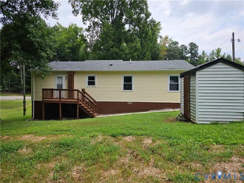 Tiny photo for 915 2nd Street, Nottoway, VA 23824 (MLS # 2622241)