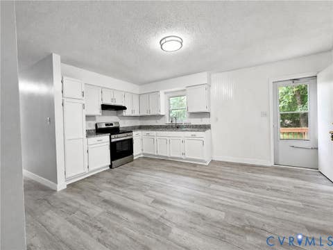 Tiny photo for 915 2nd Street, Nottoway, VA 23824 (MLS # 2622241)