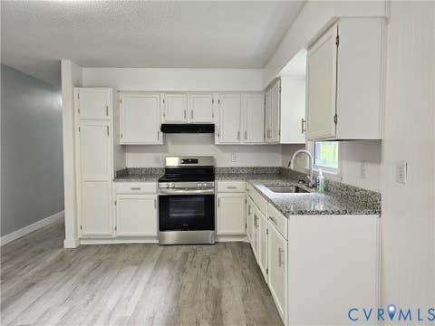 Tiny photo for 915 2nd Street, Nottoway, VA 23824 (MLS # 2622241)