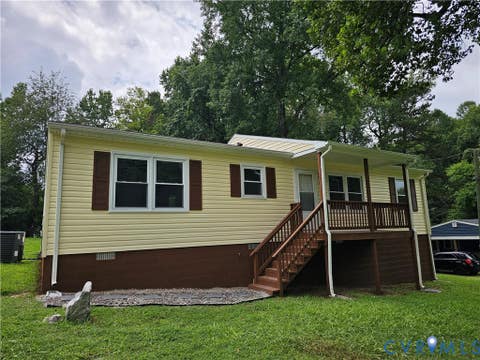 Tiny photo for 915 2nd Street, Nottoway, VA 23824 (MLS # 2622241)