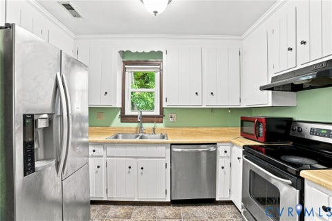 Tiny photo for 10 Silverleaf Court, Richmond, VA 23236 (MLS # 2620525)