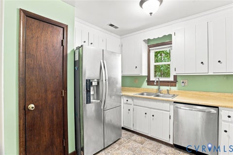 Tiny photo for 10 Silverleaf Court, Richmond, VA 23236 (MLS # 2620525)