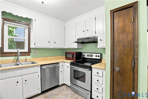 Tiny photo for 10 Silverleaf Court, Richmond, VA 23236 (MLS # 2620525)