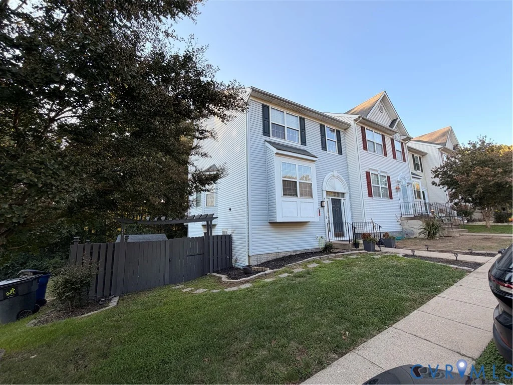 611 Kings Crest Drive Unit 611