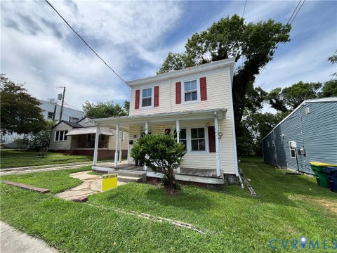 Photo of 927 Farmer Street, Petersburg, VA 23803 (MLS # 2617357)