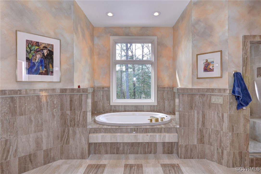 Williamsburg, Virginia 23185, United States, 5 Bedrooms Bedrooms, ,6 BathroomsBathrooms,Residential,Active,83619