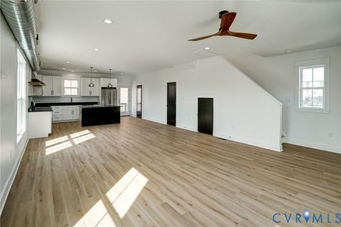 Tiny photo for 901 Commerce Street, Petersburg, VA 23803 (MLS # 2604230)