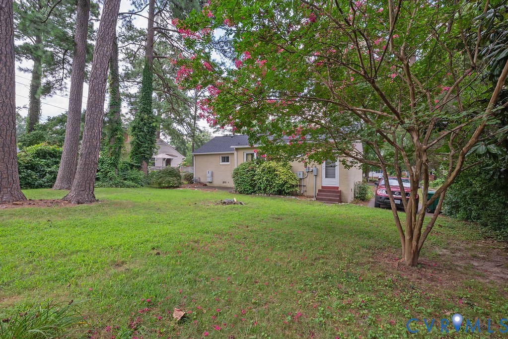 Henrico, Virginia 23229, United States, 3 Bedrooms Bedrooms, ,2 BathroomsBathrooms,Residential,Pending,182273