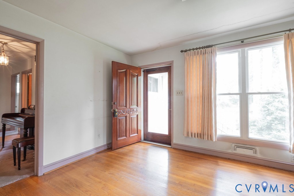 Henrico, Virginia 23229, United States, 3 Bedrooms Bedrooms, ,2 BathroomsBathrooms,Residential,Pending,182273