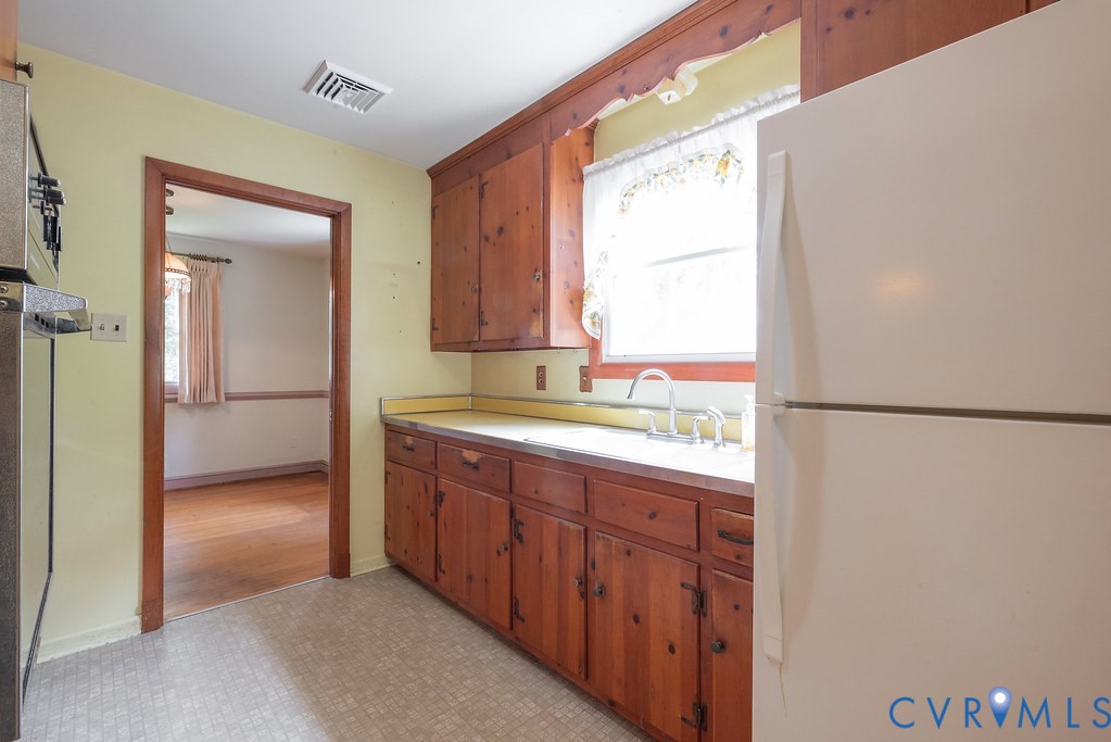 Henrico, Virginia 23229, United States, 3 Bedrooms Bedrooms, ,2 BathroomsBathrooms,Residential,Pending,182273