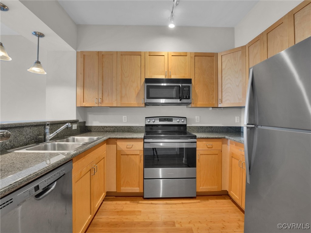 Photo 9 of 31 of 1333 W Broad Street 309 condo