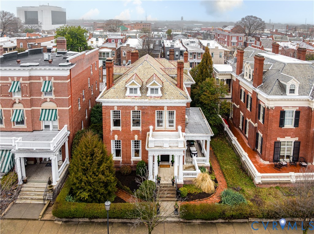 2204 Monument Avenue