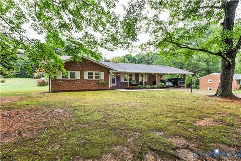 Photo of 705 Northview Drive, Farmville, VA 23901 (MLS # 2527697)