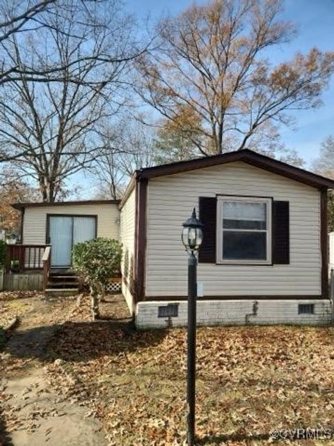 A home in Colonial Heights