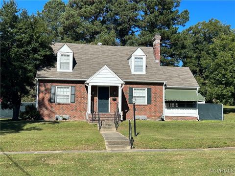 A home in Colonial Heights