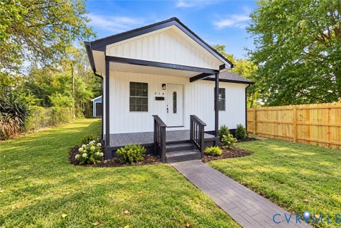 Photo of 510 N Carolina Avenue, Petersburg, VA 23803 (MLS # 2625073)