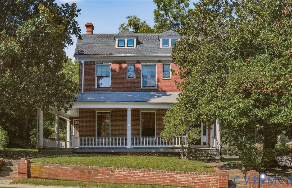 216 W Roanoke Street