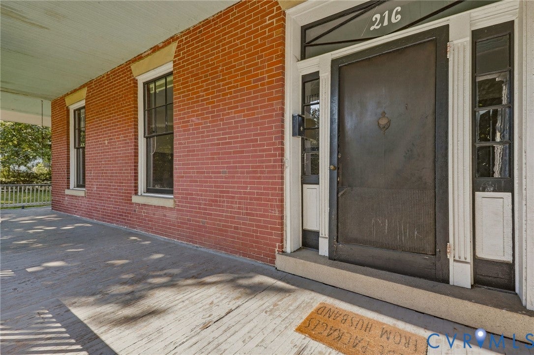 216 W Roanoke Street